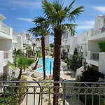 Residence Florinas con piscina - Family Apartments Lido di Jesolo